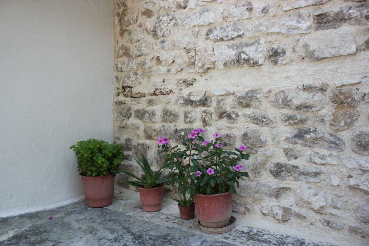 Guest House Toli Inside Berat Castle Exterior foto