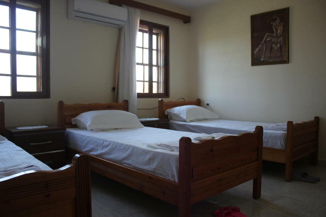 Guest House Toli Inside Berat Castle Exterior foto